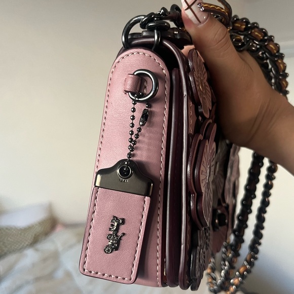 Coach Tea Rose Dinky in pink/mauve floral applique - Picture 5 of 10